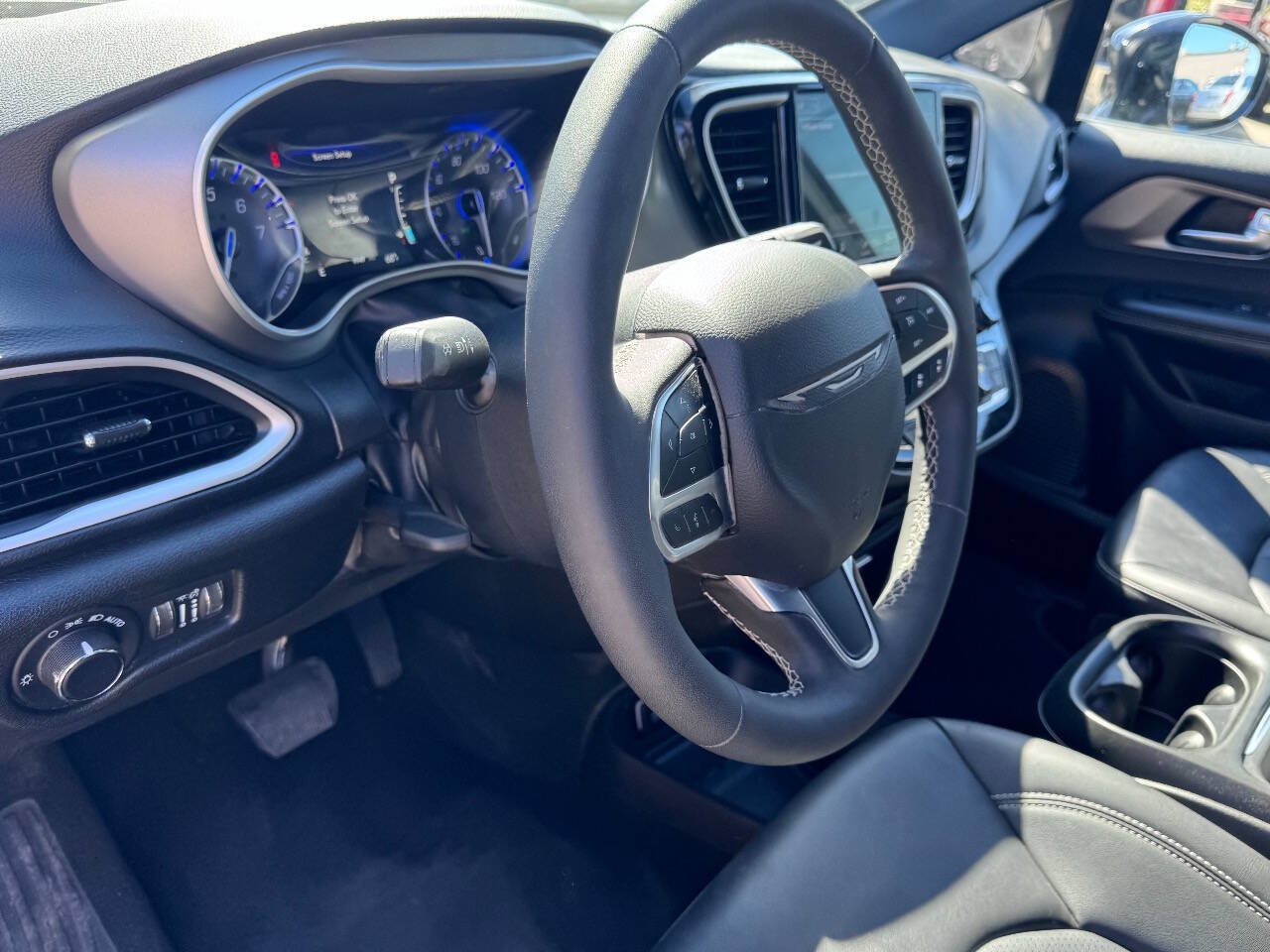 Used 2027 Chrysler Pacifica Select FWD image 11