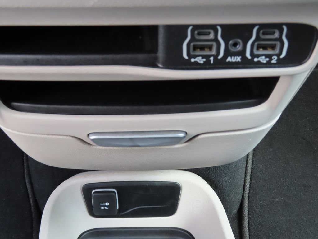 Certified 2024 Chrysler Pacifica Touring-L FWD image 8