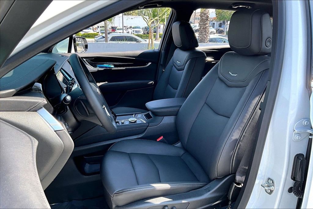 New 2026 Cadillac XT5 Premium Luxury w/ LPO, ONYX Package FWD image 12
