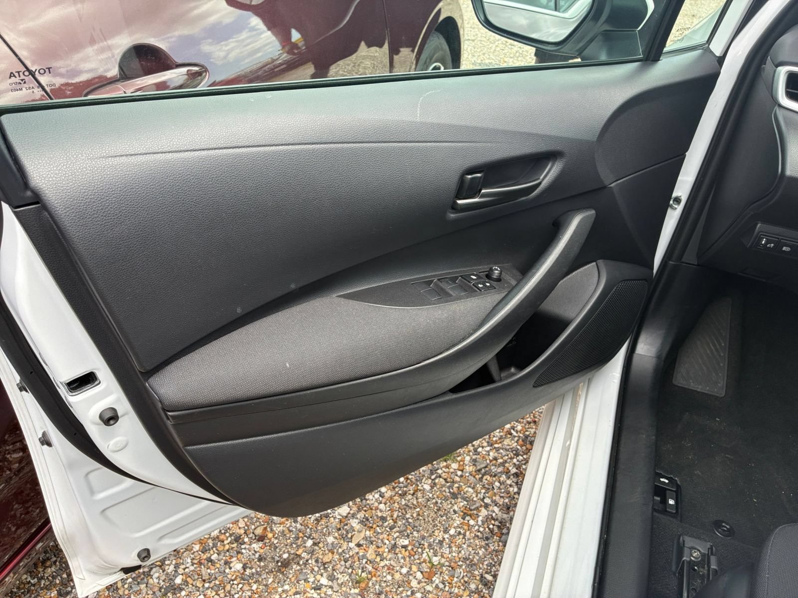 Used 2025 Toyota Corolla LE FWD image 18
