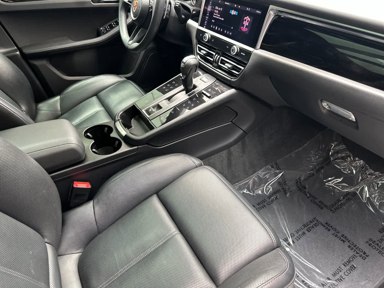 Certified 2024 Porsche Macan S AWD/4WD image 17