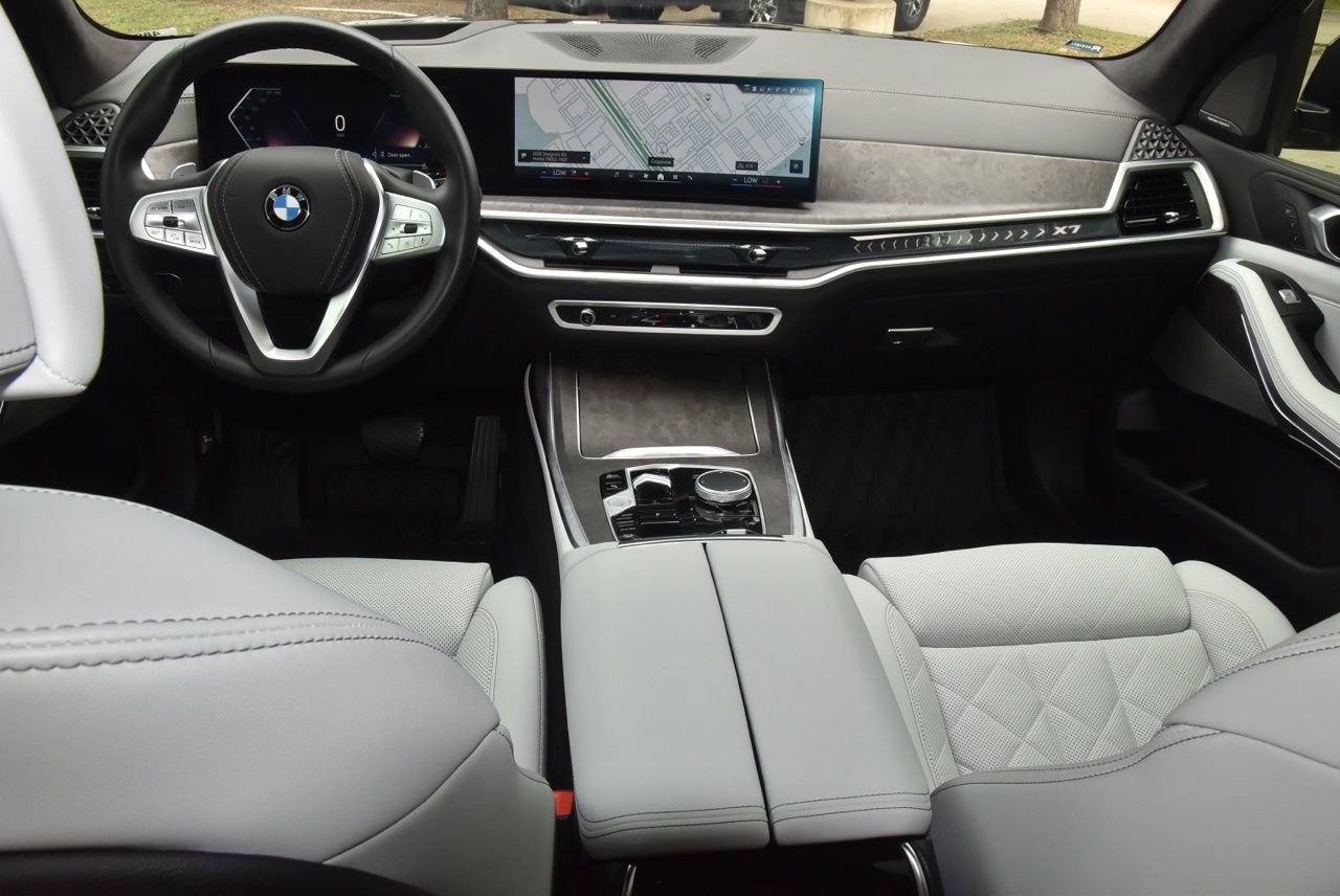 Used 2025 BMW X7 xDrive40i w/ Premium Package AWD/4WD image 17