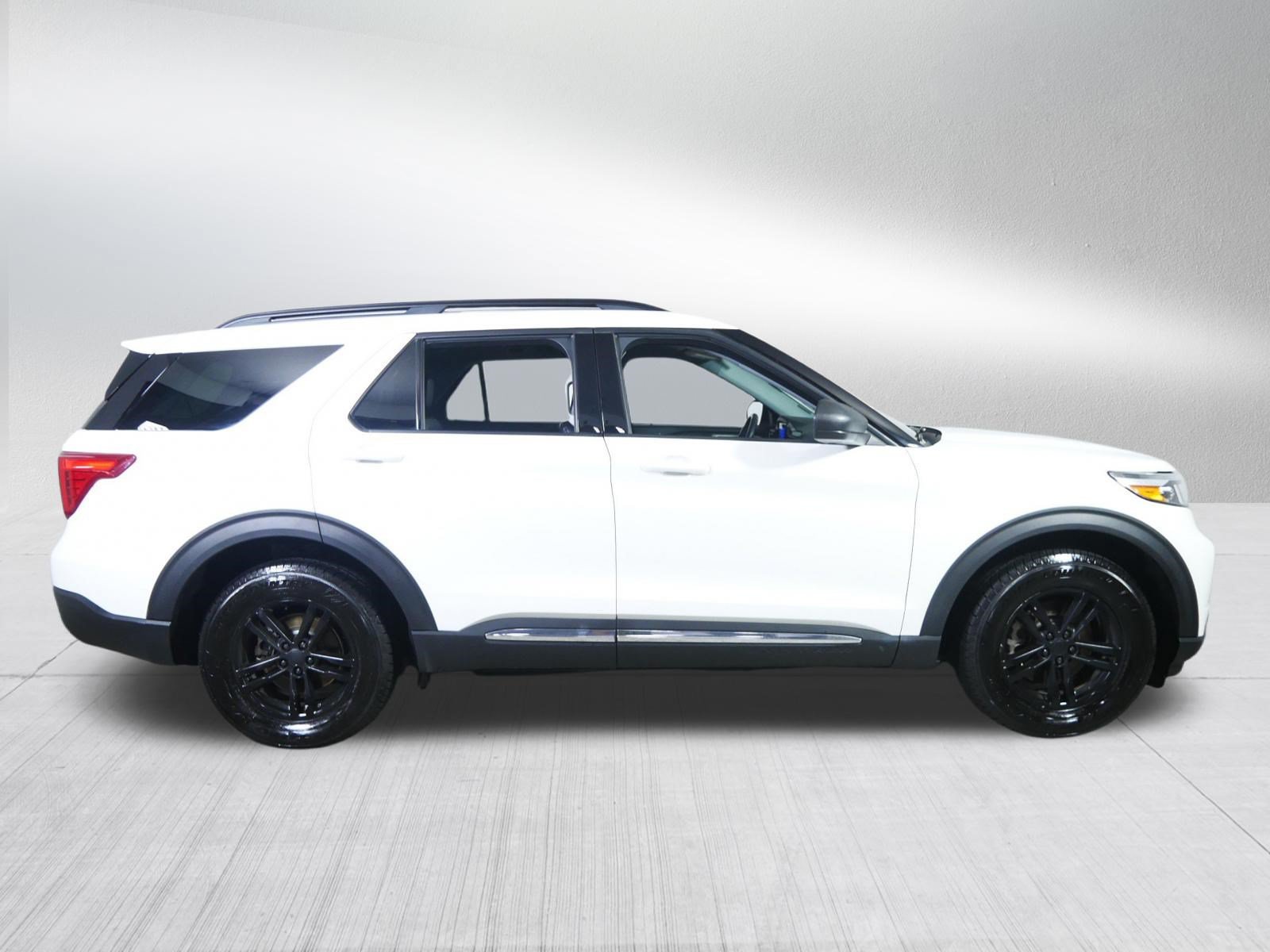 Used 2020 Ford Explorer XLT w/ Equipment Group 202A AWD/4WD image 8