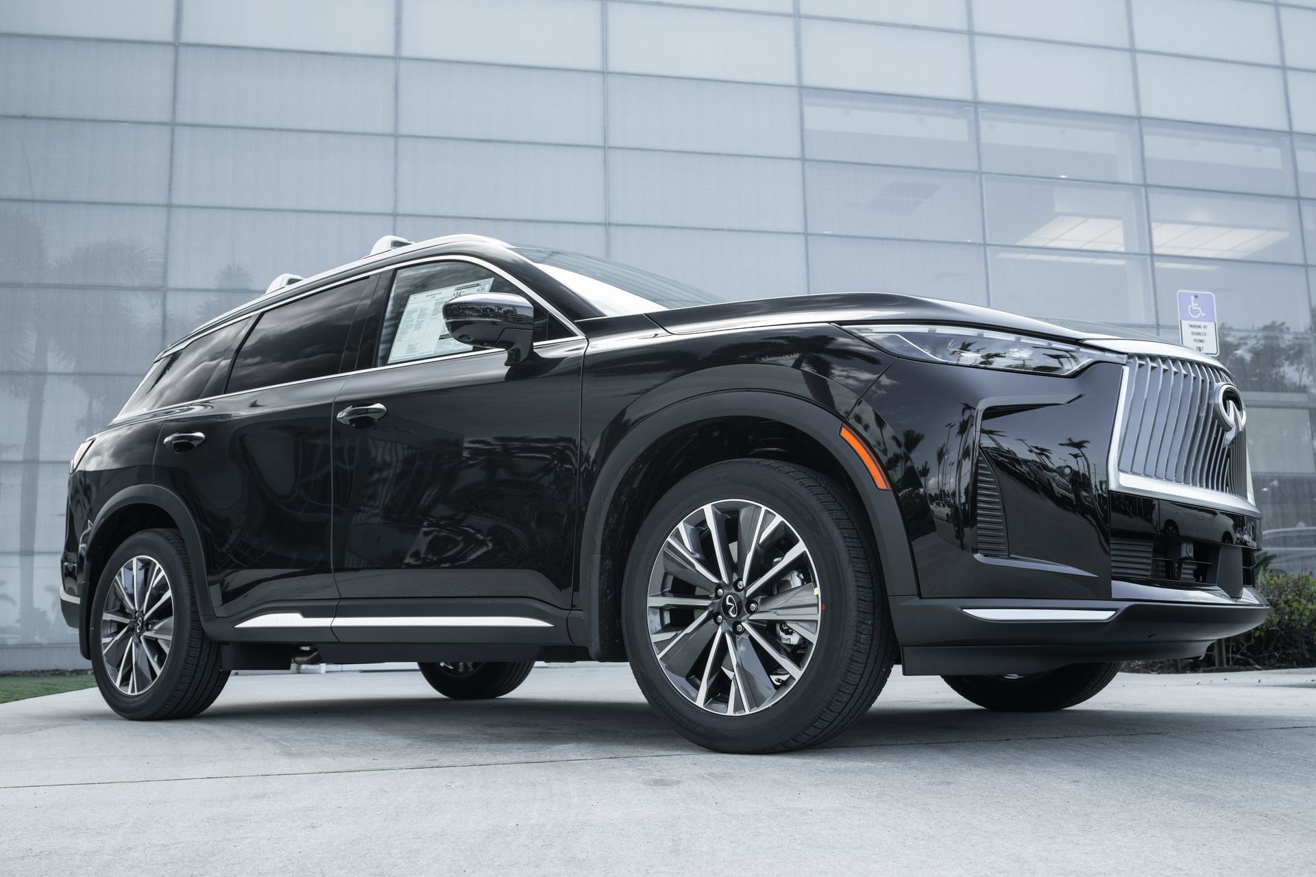 New 2026 INFINITI QX60 Luxe w/ Family Package image 1