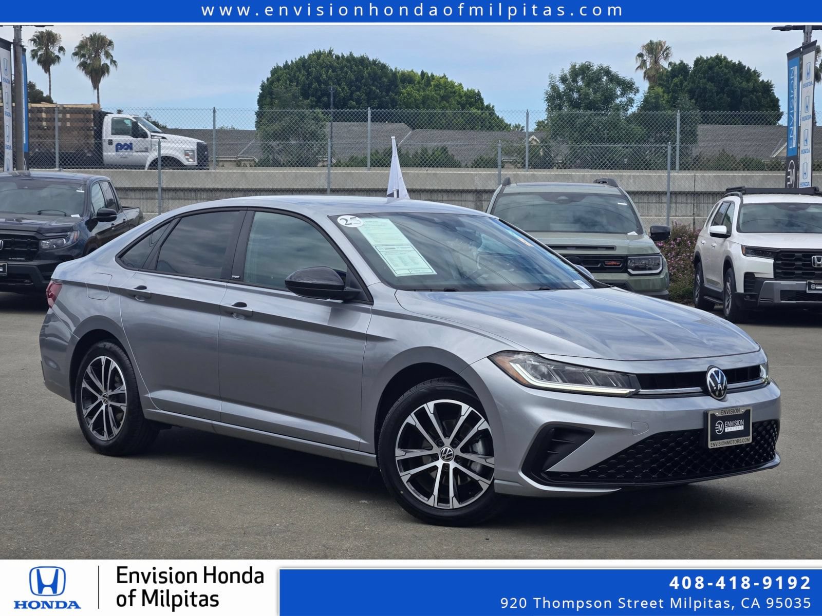 Used 2025 Volkswagen Jetta Sport FWD image 1