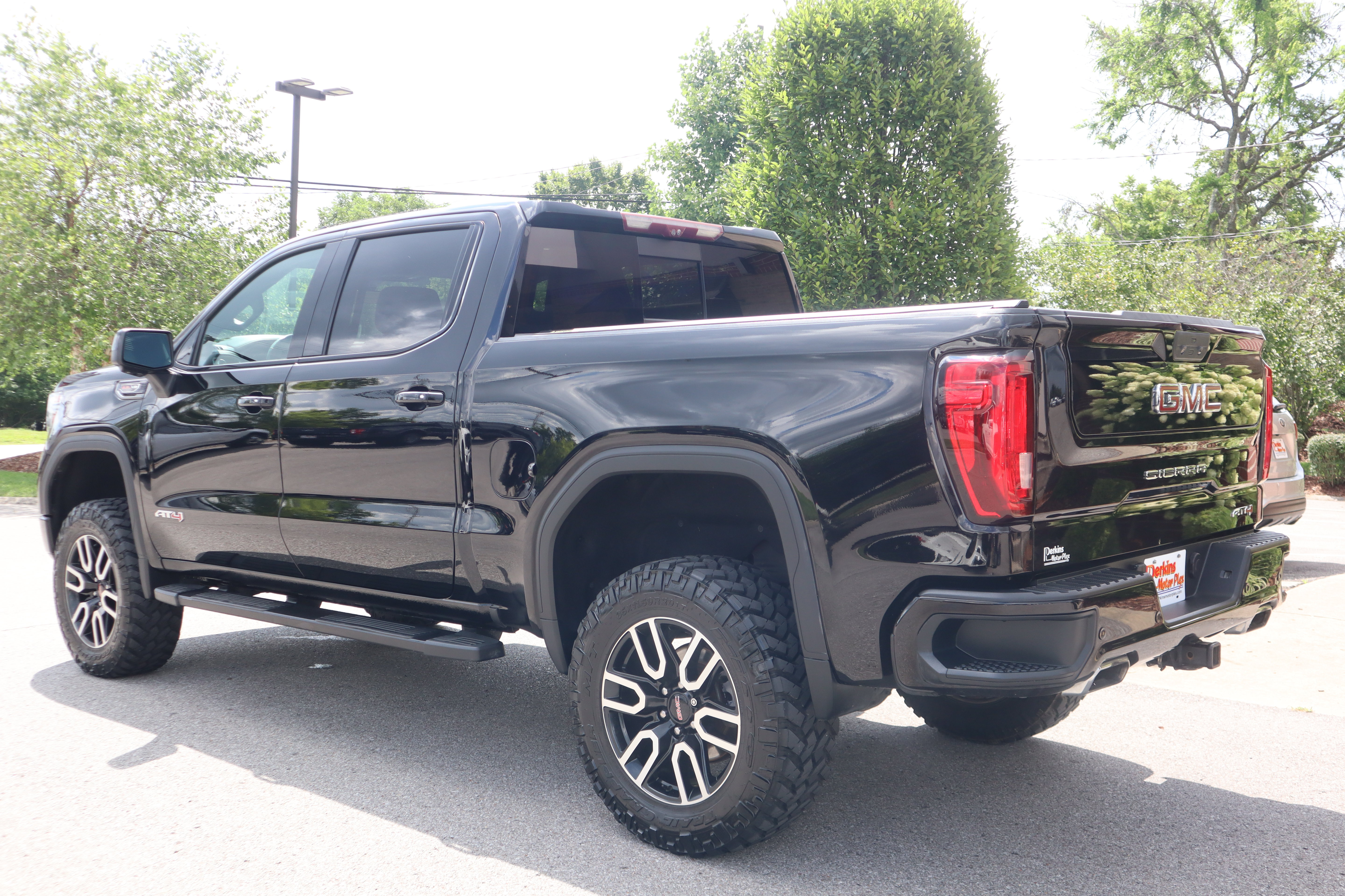 Used 2020 GMC Sierra 1500 AT4 w/ AT4 Premium Package AWD/4WD image 9