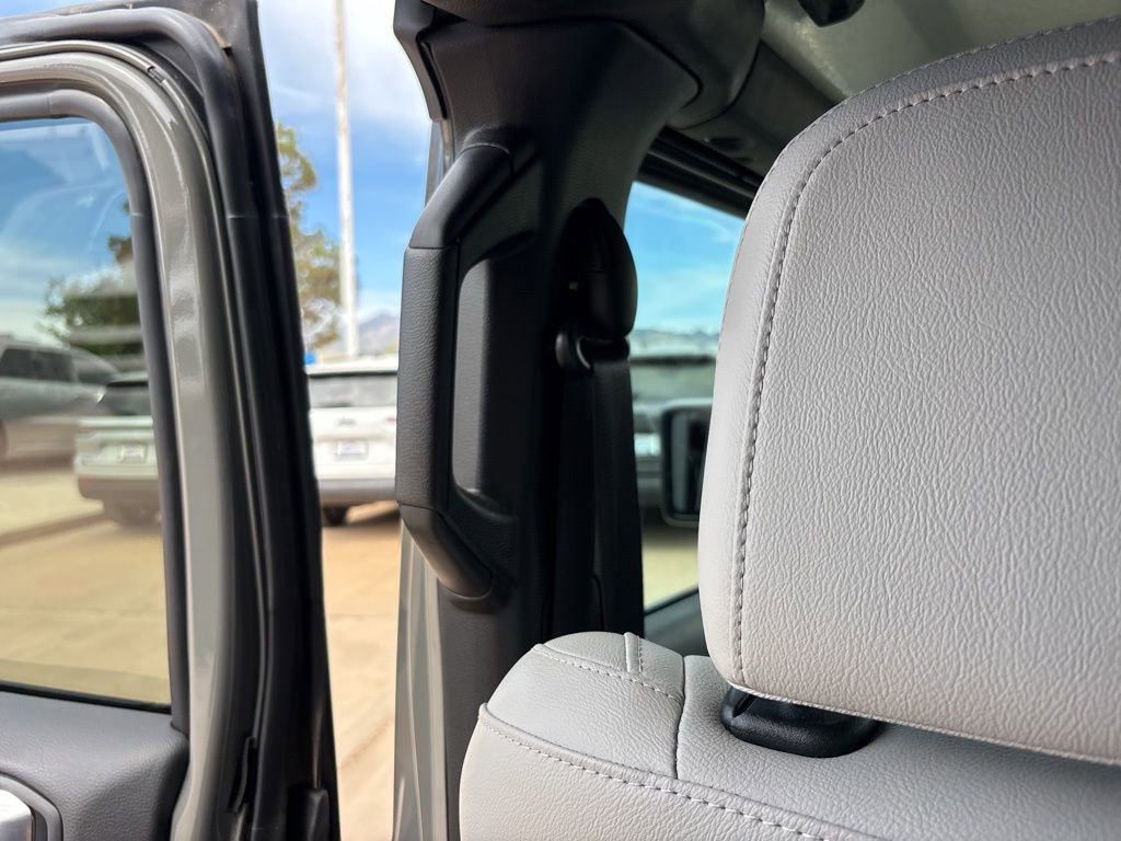 Used 2023 Jeep Gladiator Mojave w/ LED Lighting Group AWD/4WD image 43