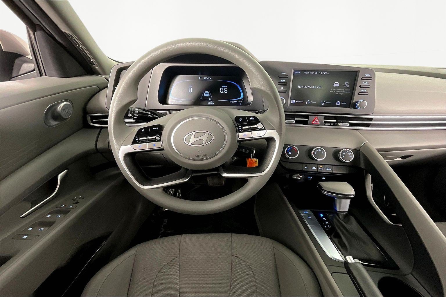 Used 2025 Hyundai Elantra SE FWD image 8