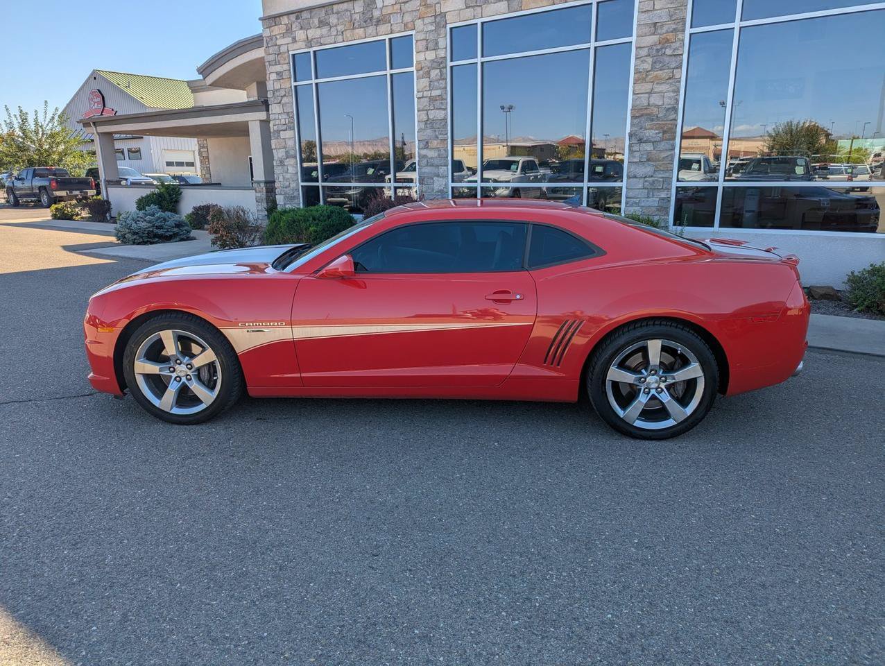 Used 2012 Chevrolet Camaro SS RWD image 2