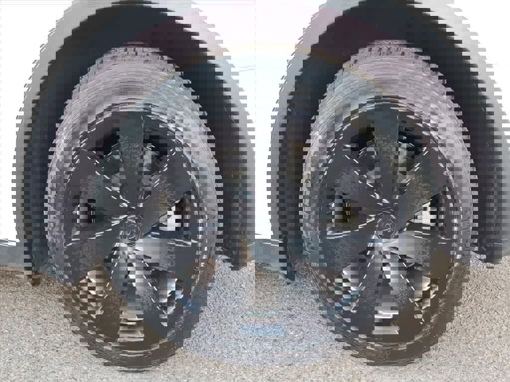 Used 2021 Tesla Model Y Long Range image 9