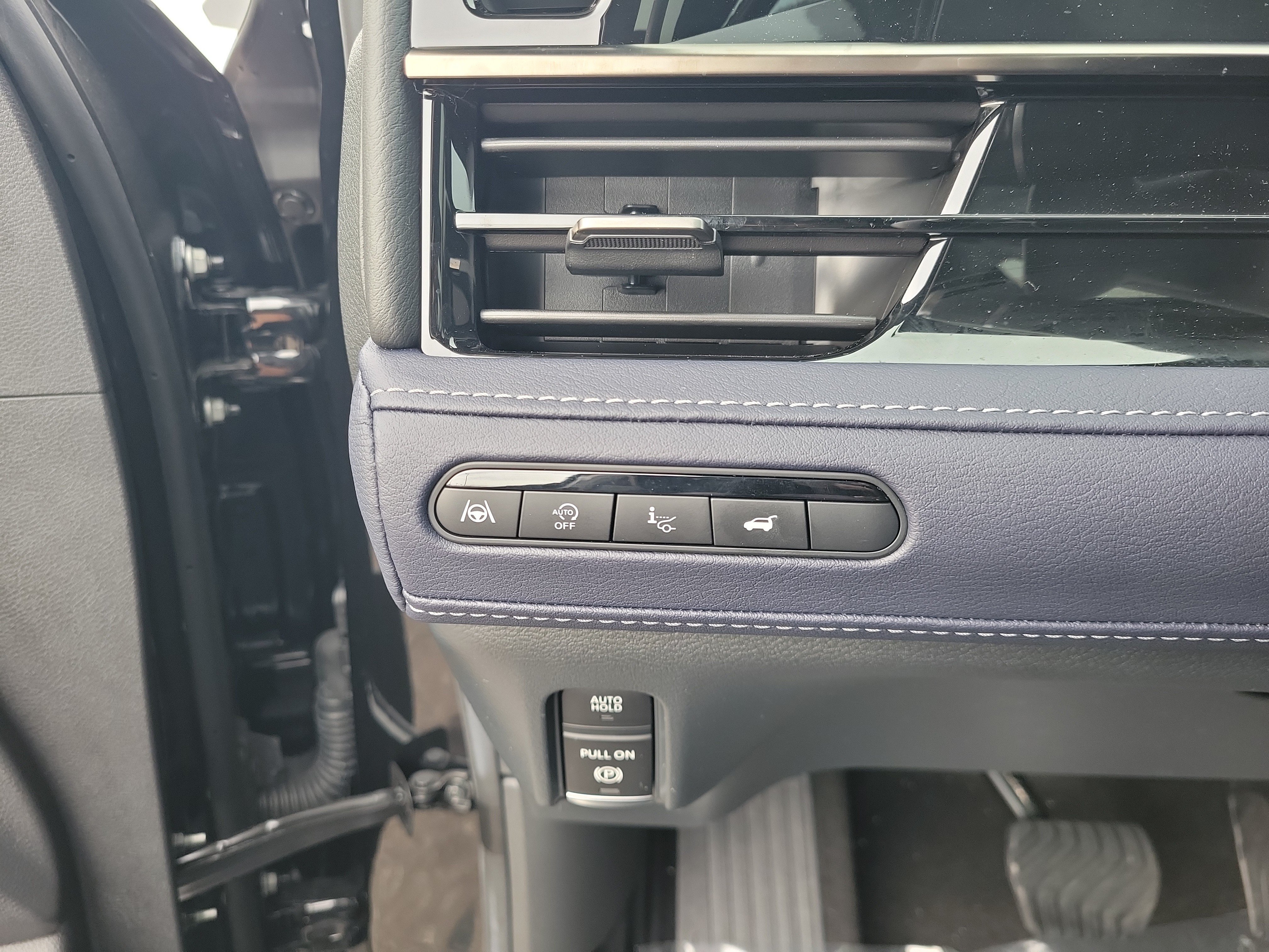 Certified 2026 INFINITI QX80 4WD w/ Sport Exterior Package image 22