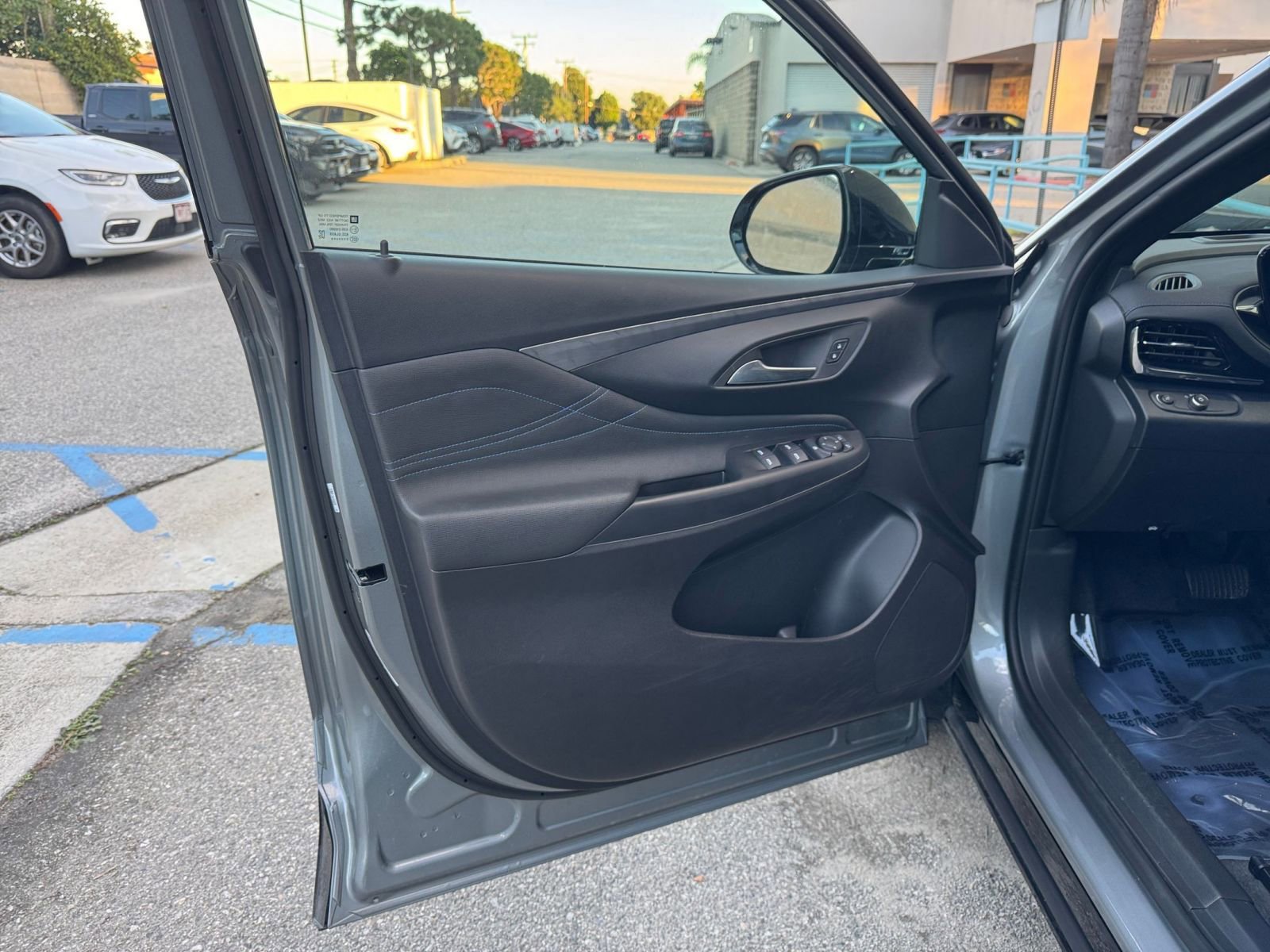 Used 2025 Buick Envista Sport Touring image 20