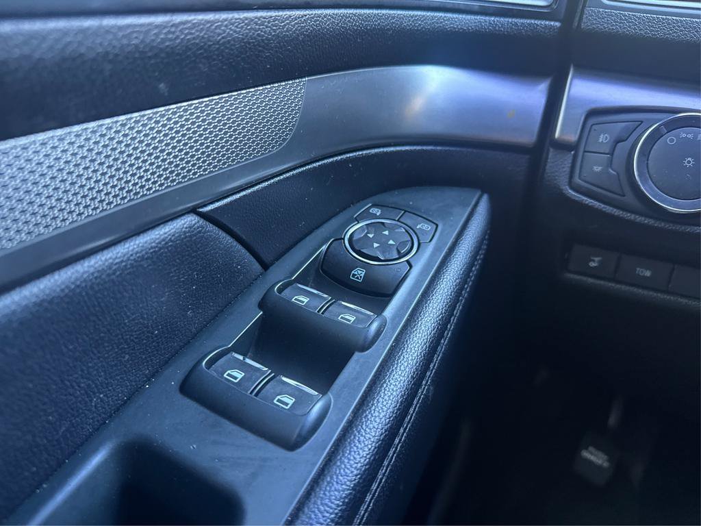 Used 2018 Ford Explorer XLT w/ Equipment Group 202A FWD image 31