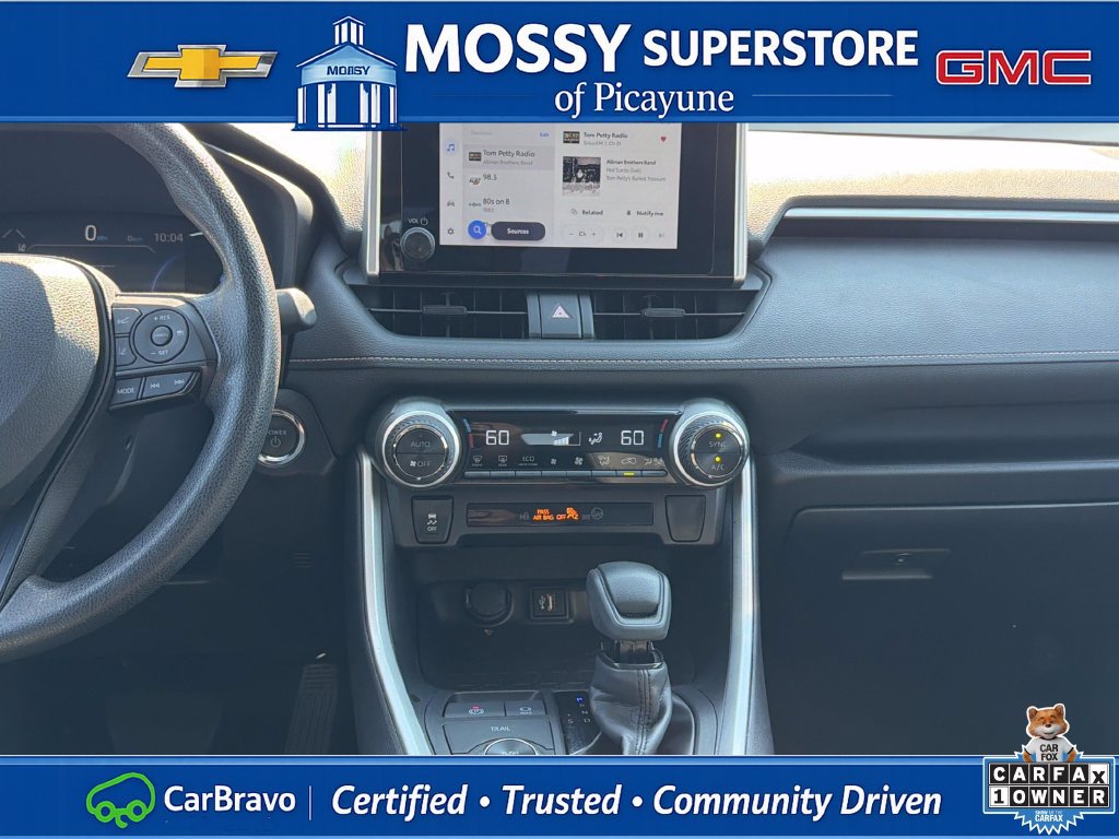 Used 2025 Toyota RAV4 XLE AWD/4WD image 17