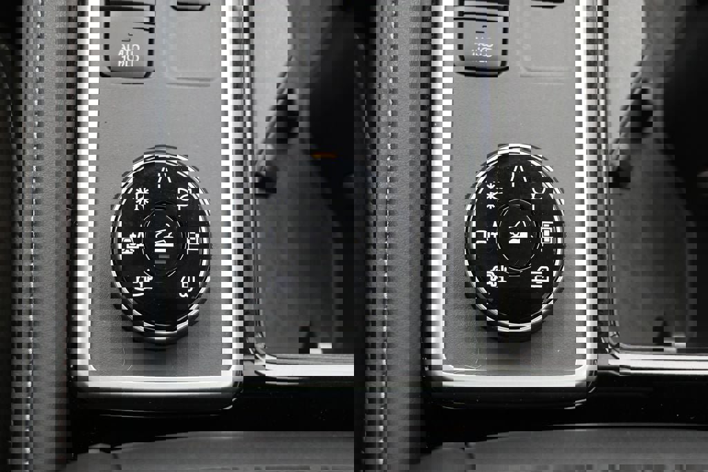 Used 2024 Nissan Pathfinder SL w/ SL Premium Package image 30