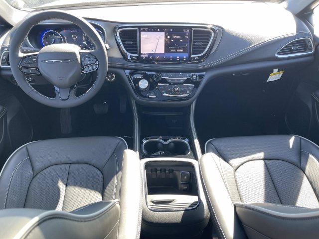 New 2027 Chrysler Pacifica Limited FWD image 16