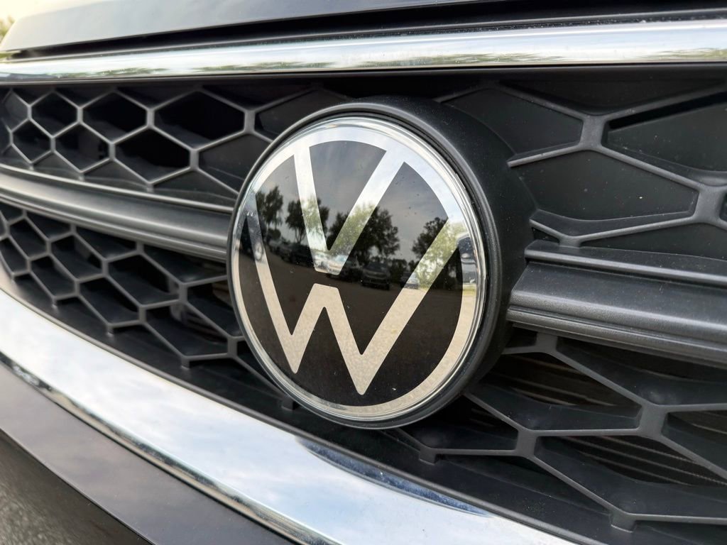 Used 2022 Volkswagen Taos S image 6