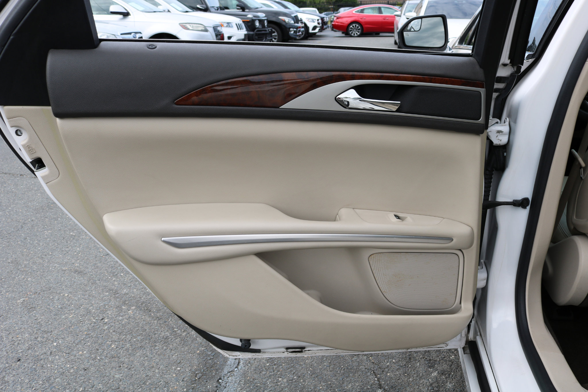 Used 2016 Lincoln MKZ image 30