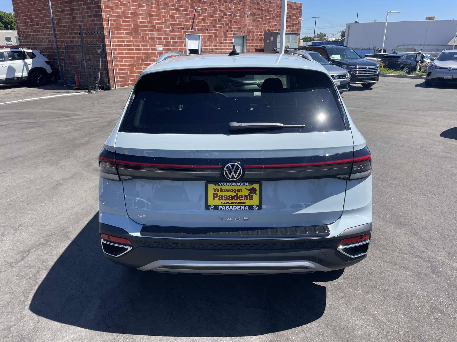 New 2026 Volkswagen Taos SE FWD image 4