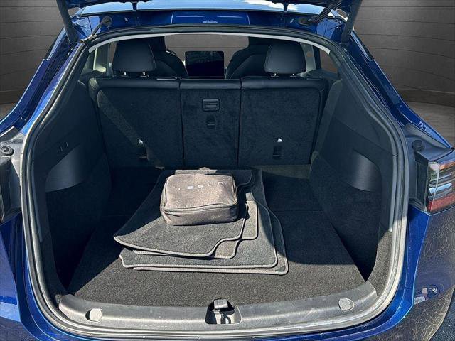 Used 2022 Tesla Model Y Long Range image 12