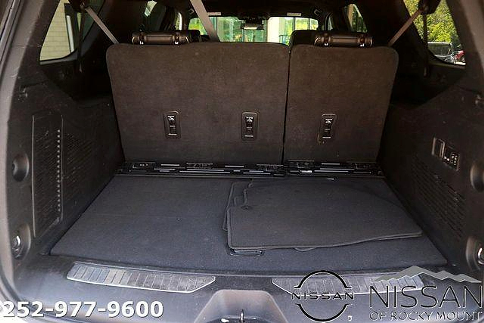 Used 2023 Chevrolet Suburban Premier RWD image 16