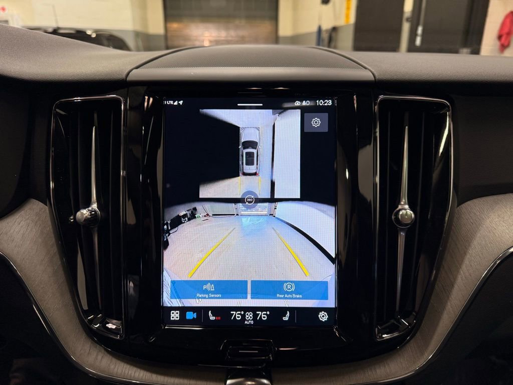 Used 2025 Volvo XC60 B5 Plus image 17