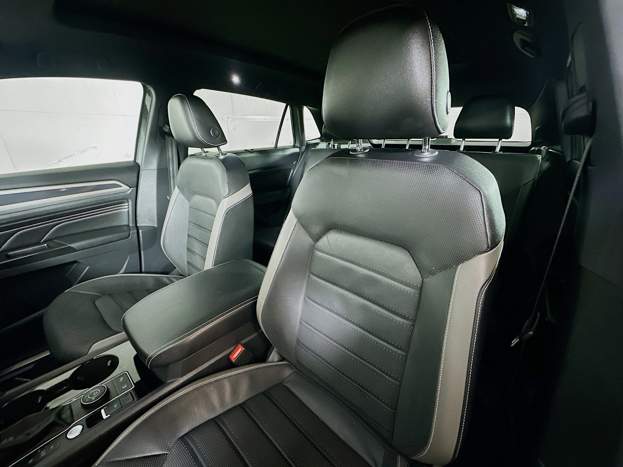 Used 2020 Volkswagen Atlas Cross Sport SEL Premium image 21