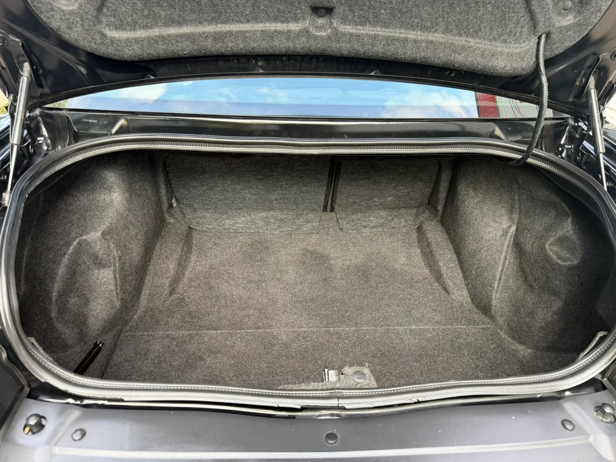 Used 2016 Dodge Challenger SXT RWD image 13