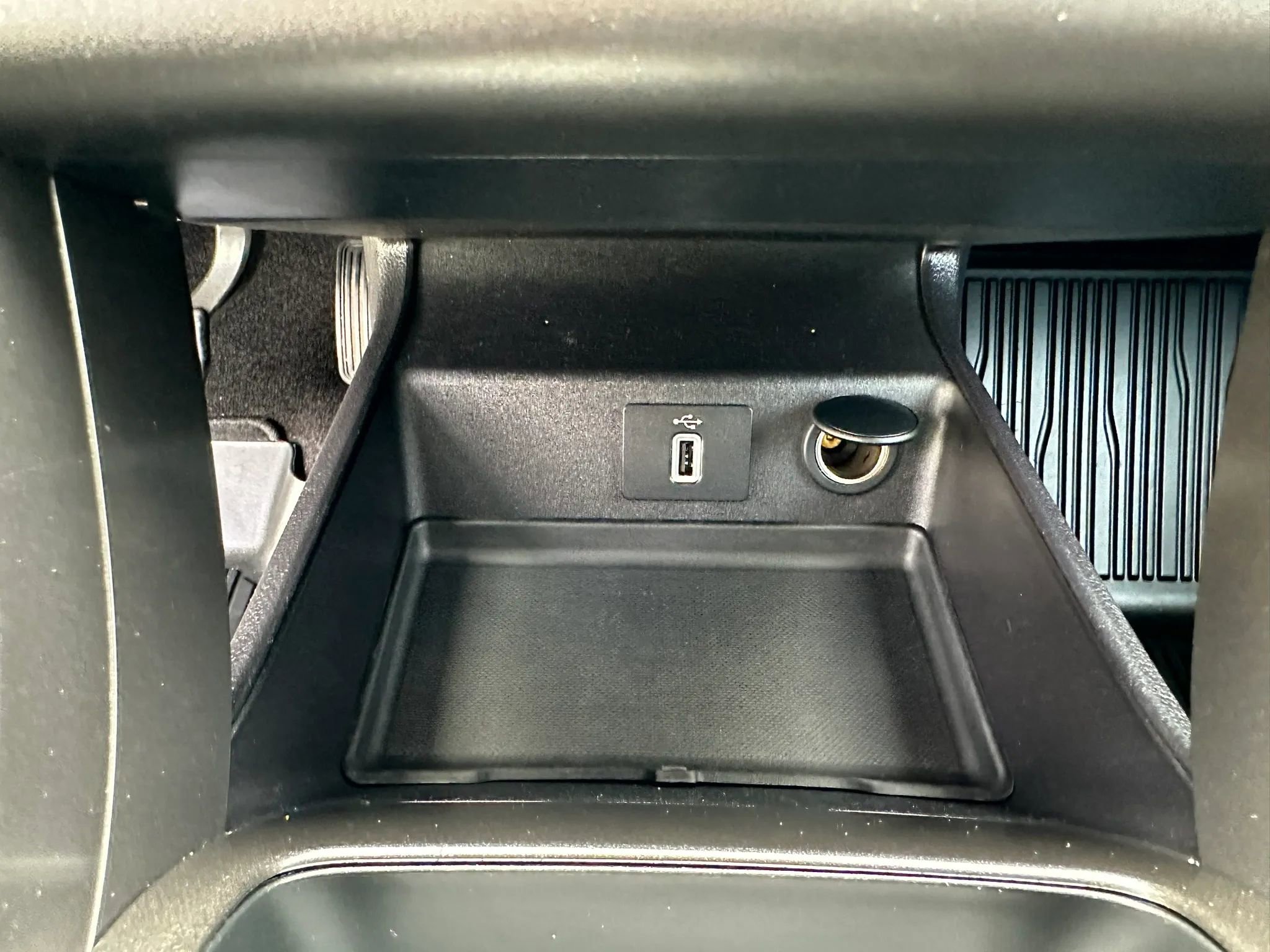 Used 2018 Ford Fusion SE FWD image 28