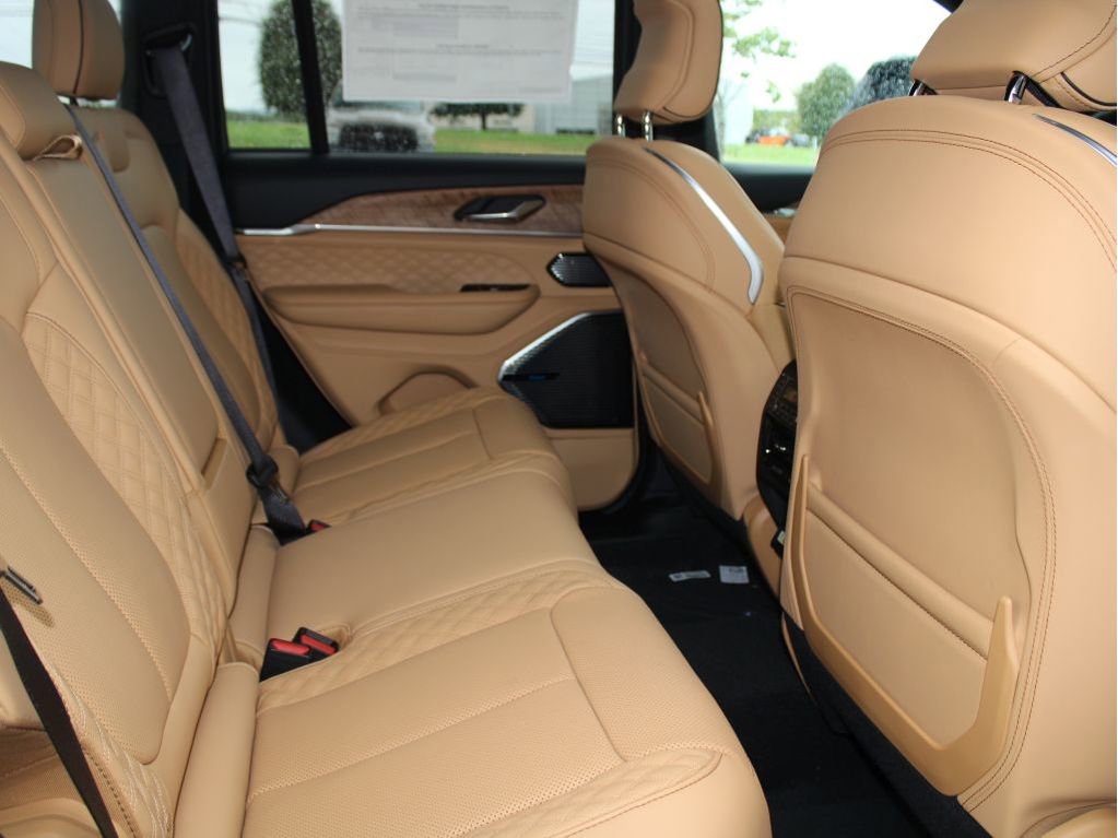 New 2025 Jeep Grand Cherokee Summit image 29