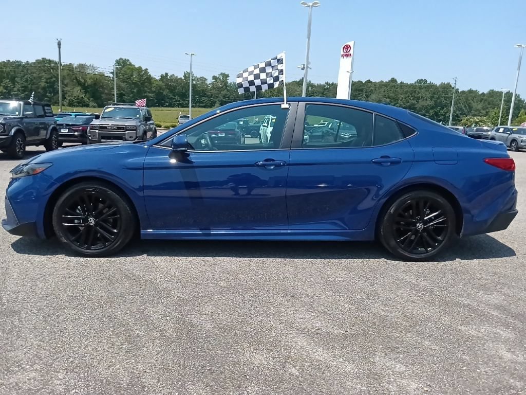 Used 2025 Toyota Camry SE w/ Convenience Package FWD image 6