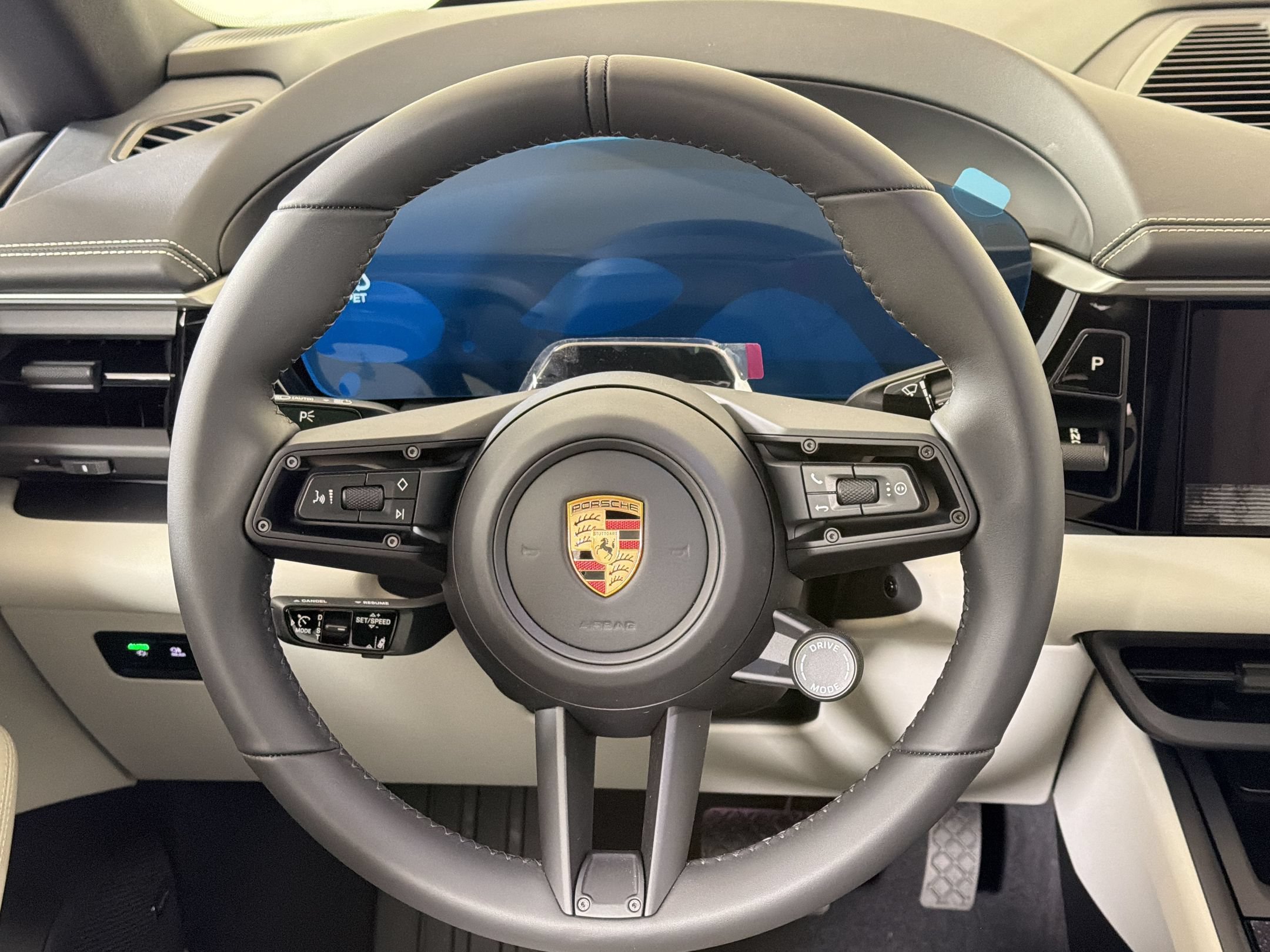 Used 2026 Porsche Macan Electric RWD image 17