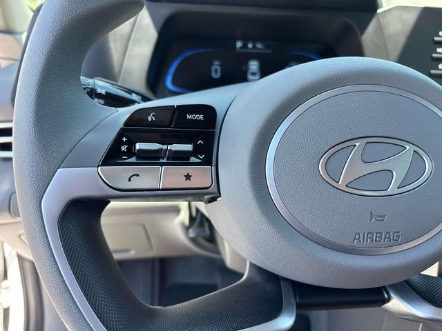 Certified 2025 Hyundai Elantra SE FWD image 17