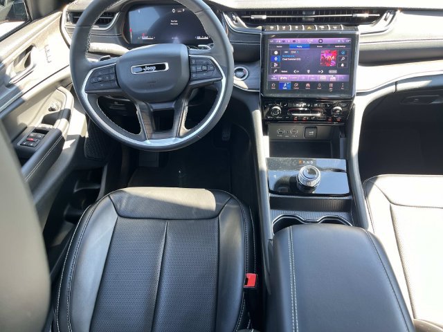 Certified 2025 Jeep Grand Cherokee Limited w/ Luxury Tech Group II RWD image 15