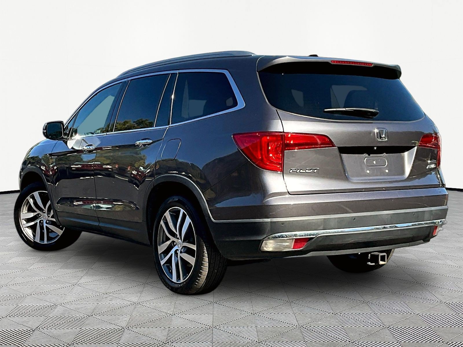 Used 2018 Honda Pilot Touring image 4