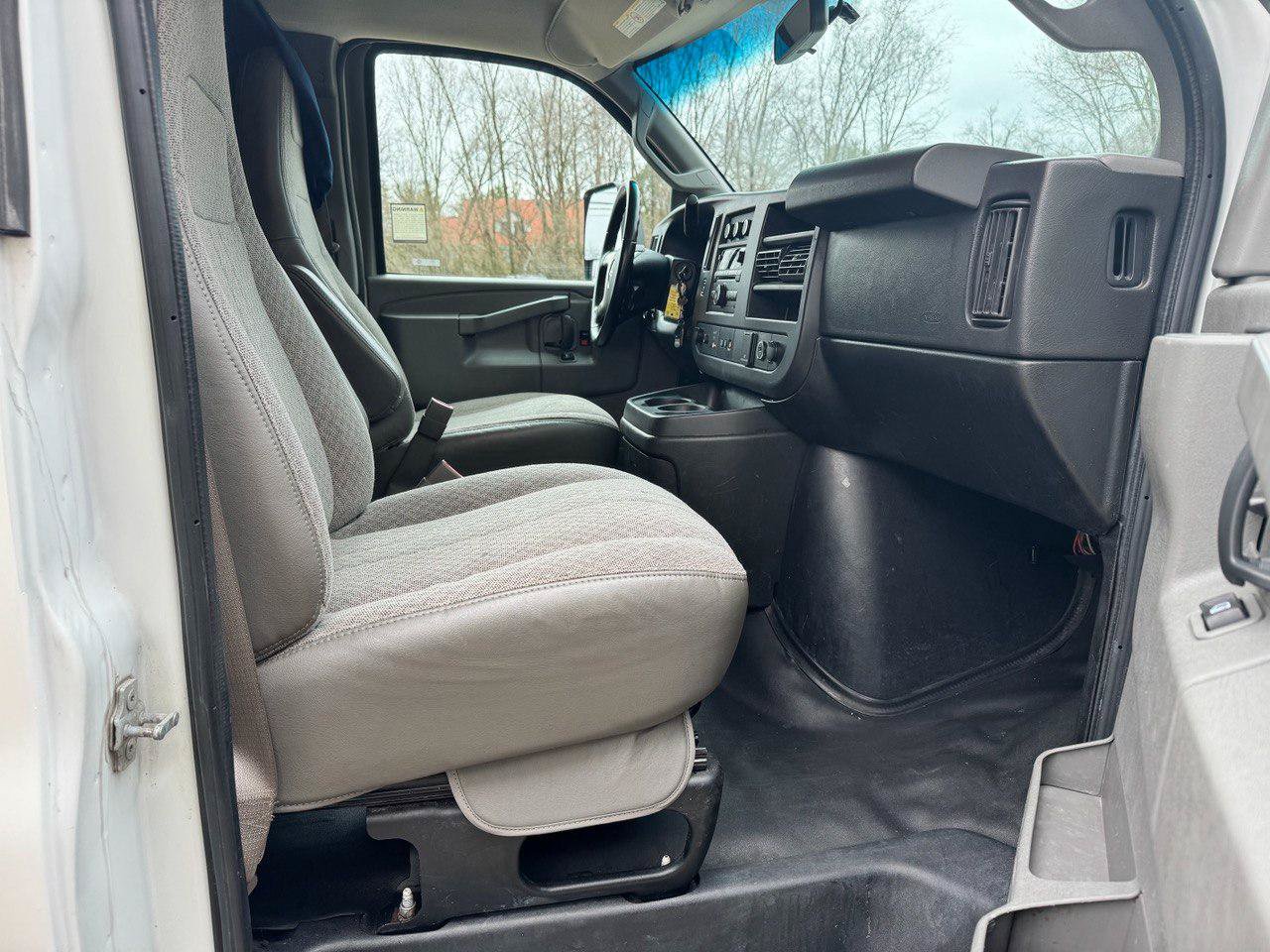 Used 2019 GMC Savana 3500 w/ Power Convenience Package RWD image 10