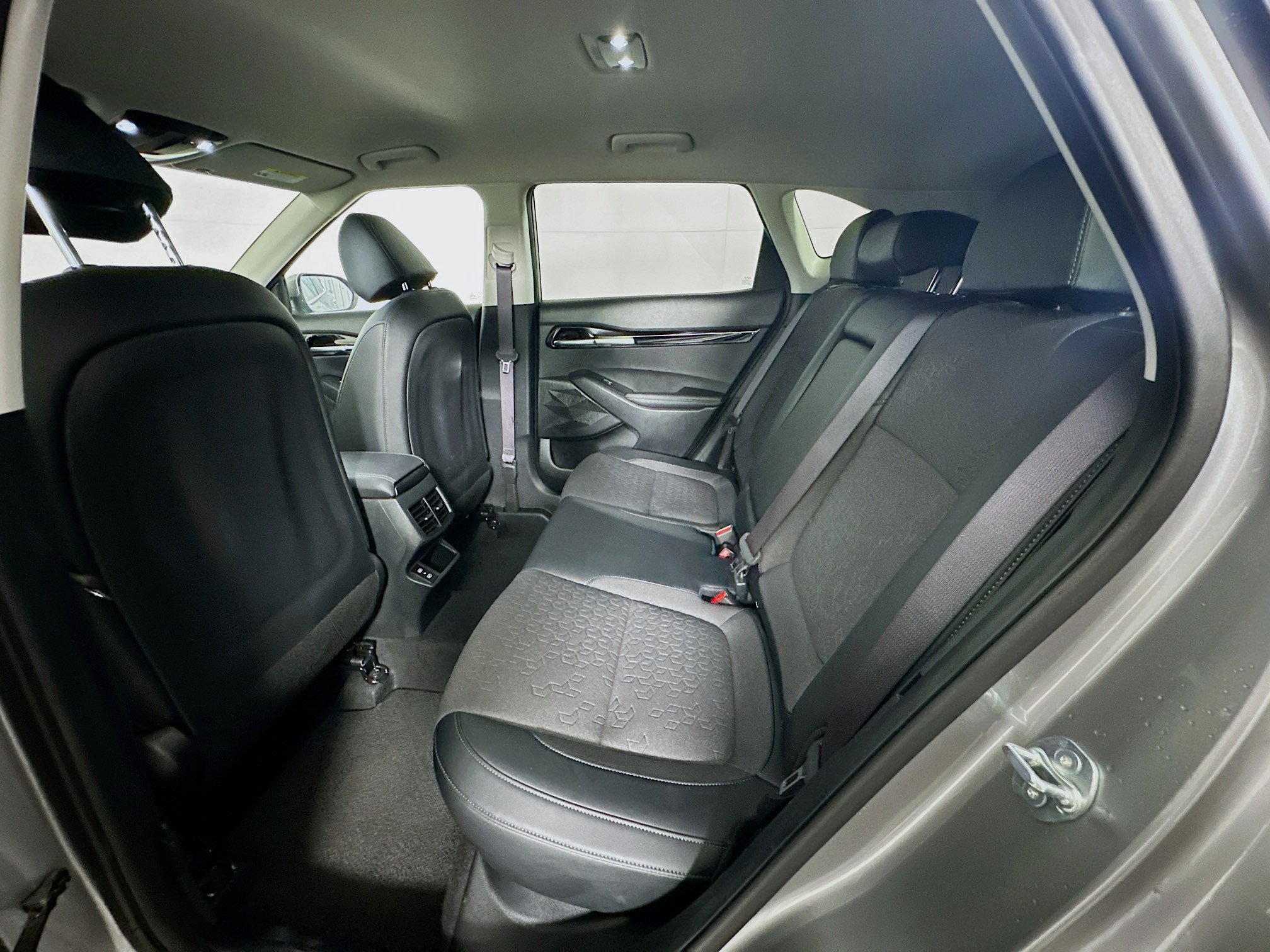 Used 2025 Kia Seltos S image 27