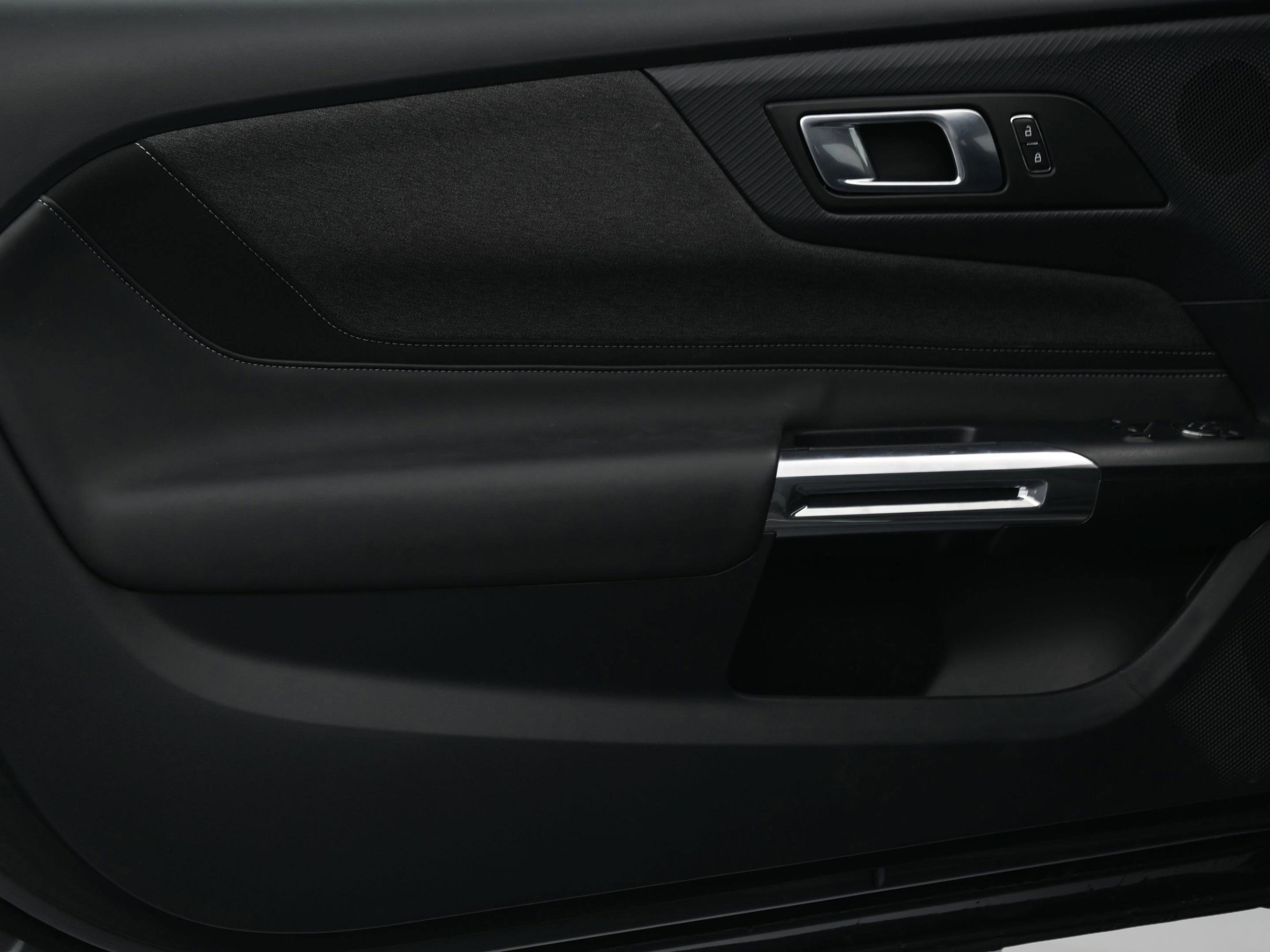 Used 2025 Ford Mustang EcoBoost image 32