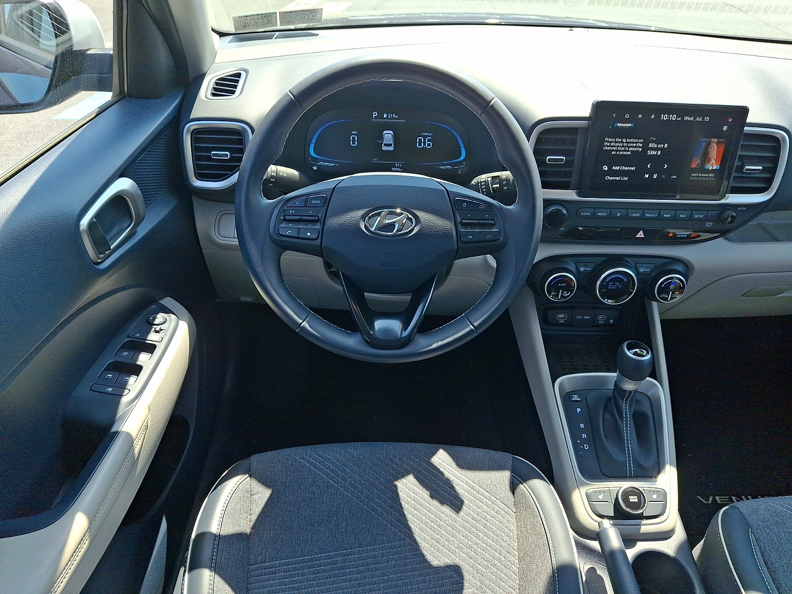 Used 2024 Hyundai Venue Limited FWD image 11