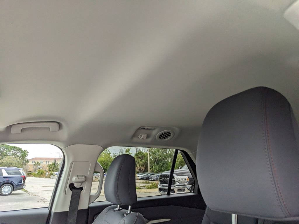 Used 2025 Ford Explorer Active image 23