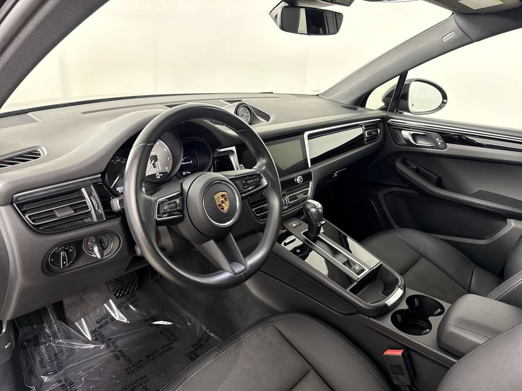 Certified 2022 Porsche Macan S AWD/4WD image 4