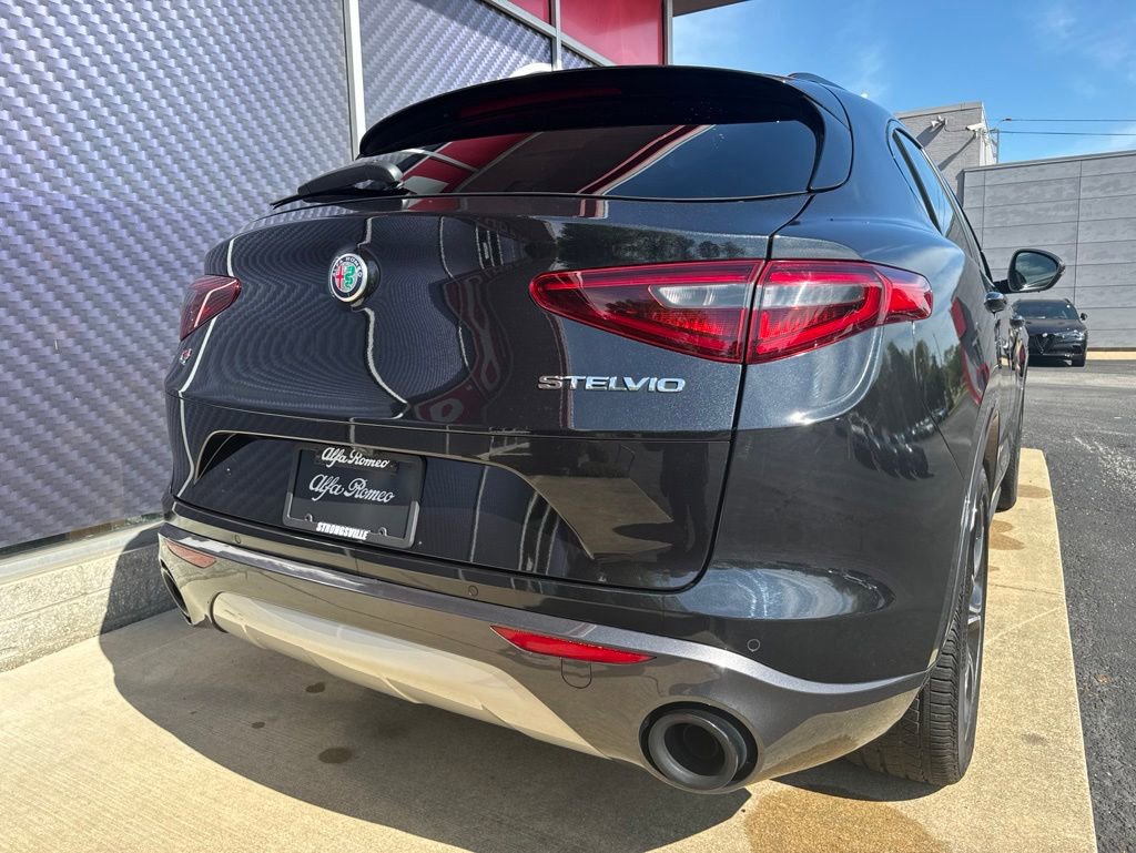 Used 2023 Alfa Romeo Stelvio Ti AWD/4WD image 7