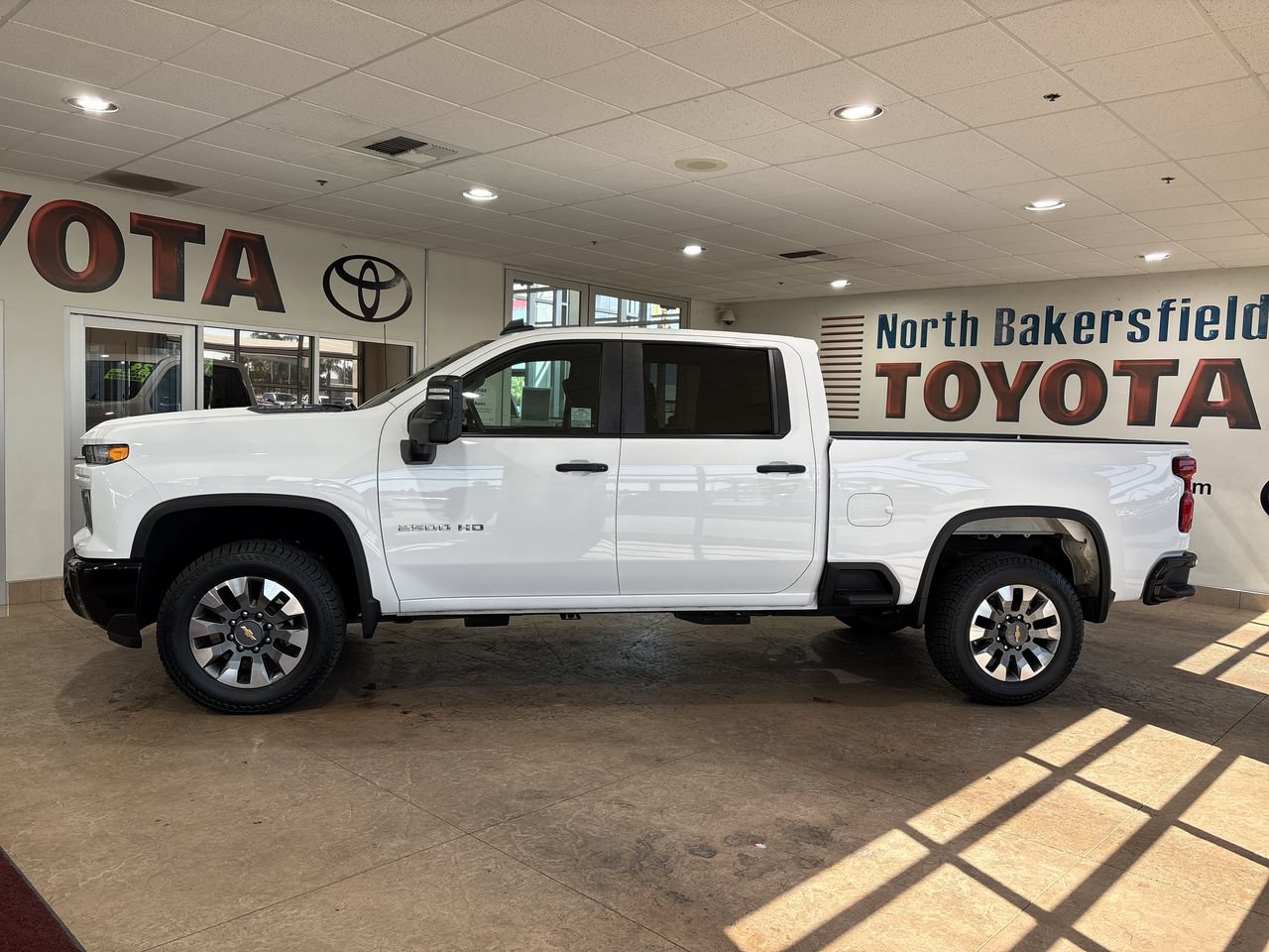 Used 2024 Chevrolet Silverado 2500 Custom w/ Custom Value Package RWD image 7