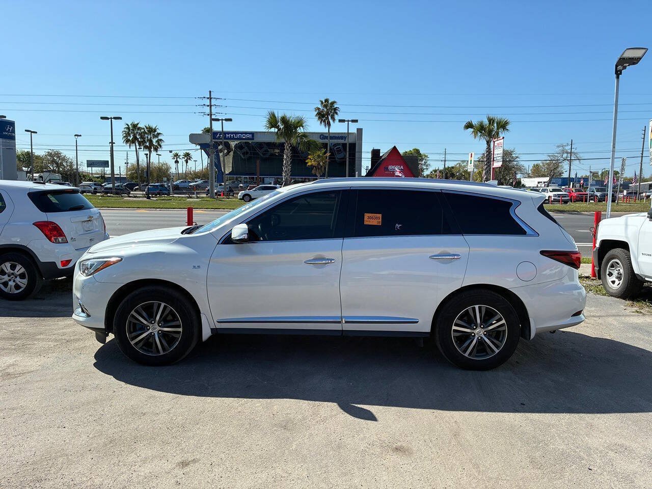 Used 2020 INFINITI QX60 Luxe w/ Essential Package FWD image 9