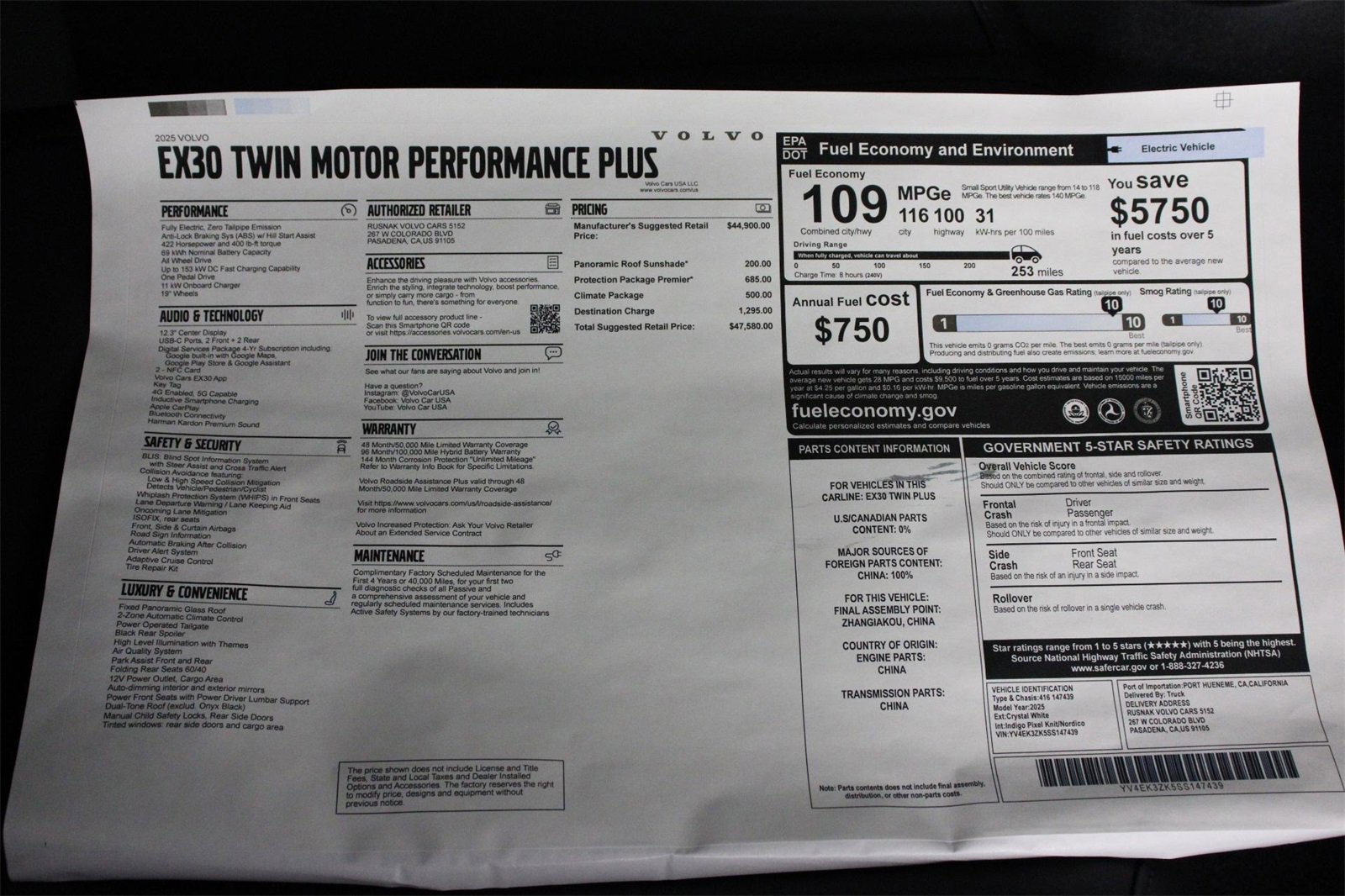 New 2025 Volvo EX30 Plus w/ Protection Package Premier image 17