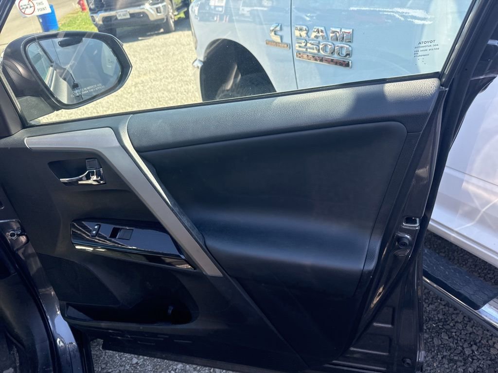 Used 2016 Toyota RAV4 Limited w/ Advanced Technology Package image 11