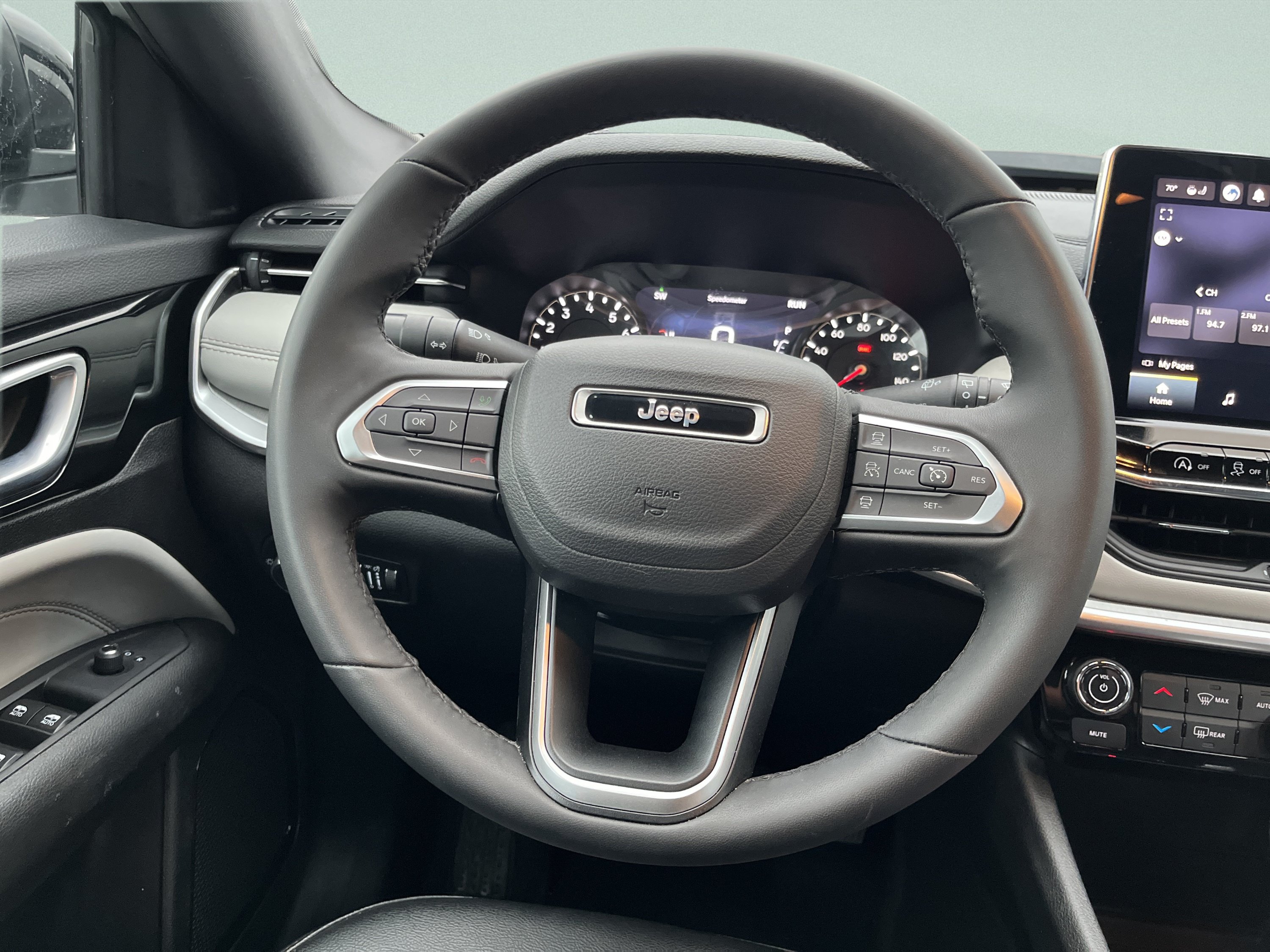 Used 2025 Jeep Compass Limited AWD/4WD image 25