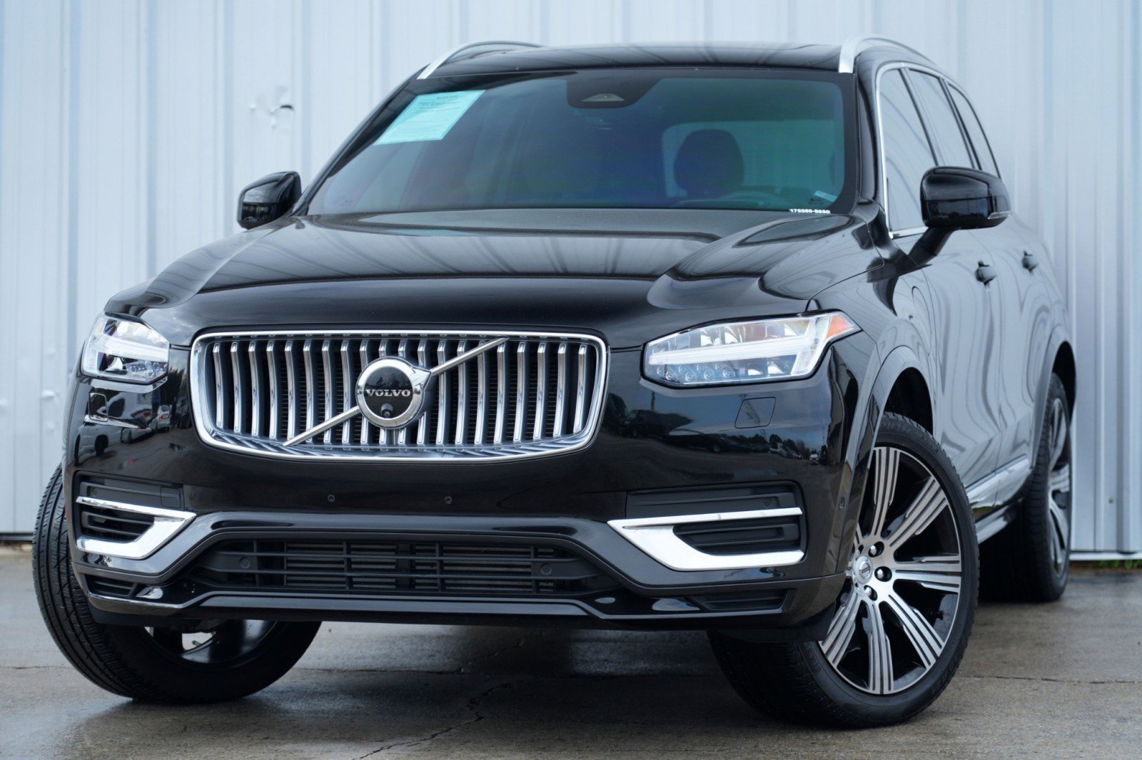 Used 2024 Volvo XC90 T8 Ultimate w/ Lounge Package image 3