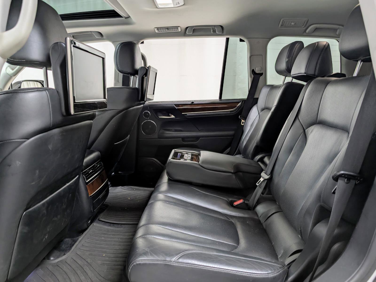 Used 2018 Lexus LX 570 4WD w/ Luxury Package image 20