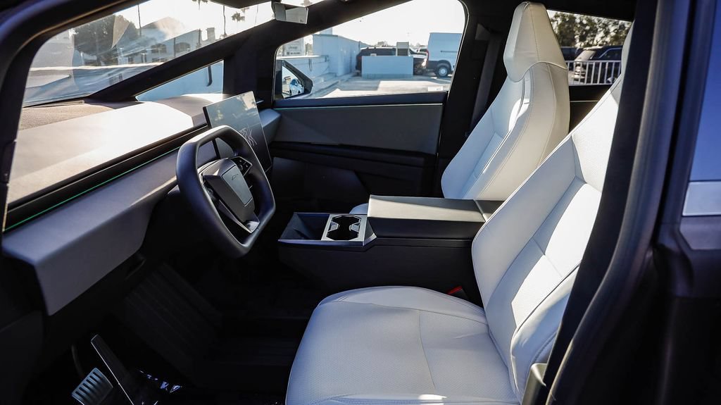 Used 2025 Tesla Cybertruck AWD Crew Cab image 22